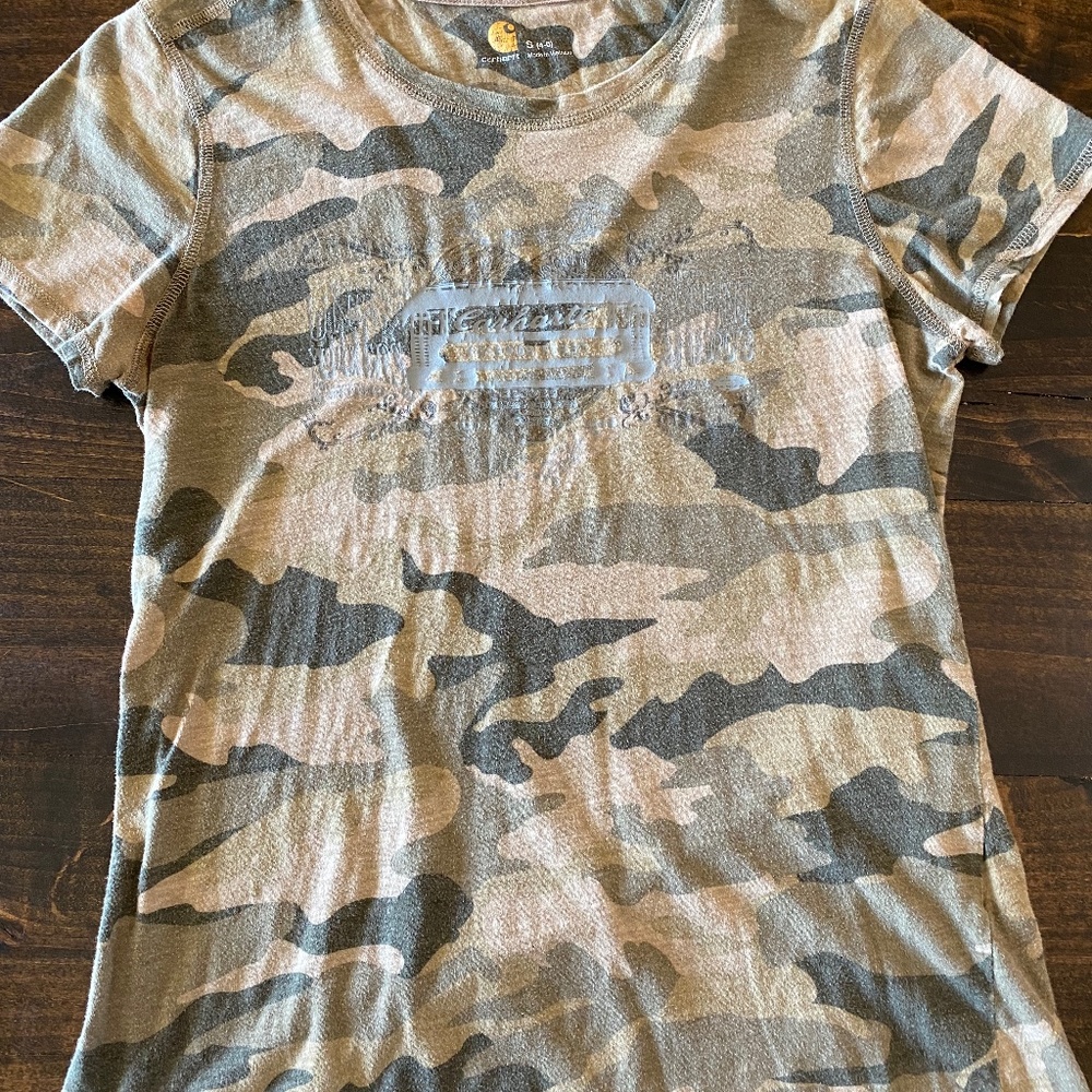 Carhartt Ladies camo fitted tee size small 4-6